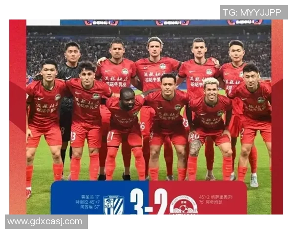 国王杯激战：拜仁狂胜曼联五球争议判罚引发全场热议