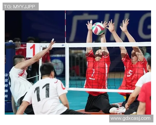 姚明在排球场上的精彩瞬间展现了运动员的拼搏精神与团队合作的魅力