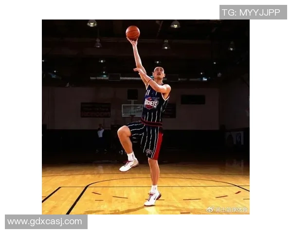 姚明分享投篮技巧与心得，揭秘篮球场上的精准投篮秘诀与训练方法