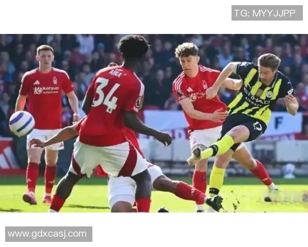 意甲焦点战曼城与切尔西握手言和乌龙球引发争议判罚全场沸腾