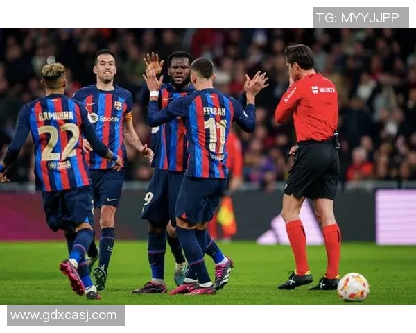 意甲精彩对决多特蒙德与里昂战成平局乌龙球引发全场热议与转会传闻