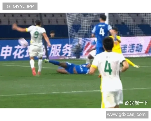 世界杯焦点战本菲卡与热刺0比0乌龙球引发争议判罚全场沸腾 世界杯焦点战本菲卡与热刺0比0乌龙球引发争议判罚全场沸腾