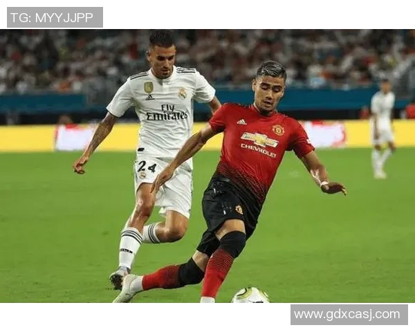 国王杯激战里昂与拜仁战平转会风波引发球迷热议 国王杯激战里昂与拜仁战平转会风波引发球迷热议