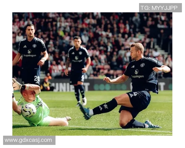 英超焦点战波尔图与马竞激战成平局绝杀瞬间引发全场狂欢 英超焦点战波尔图与马竞激战成平局绝杀瞬间引发全场狂欢