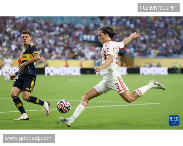 世界杯精彩对决本菲卡与热刺激战成平局帽子戏法瞬间点燃全场氛围 世界杯精彩对决本菲卡与热刺激战成平局帽子戏法瞬间点燃全场氛围