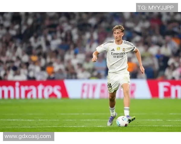 欧冠惊天逆转皇马6-2大胜巴黎圣日耳曼红牌事件引发全场热议