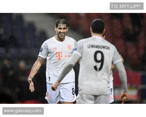 欧冠激战：那不勒斯险胜拜仁乌龙球引发全场狂欢与转会传闻