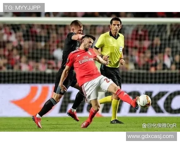 足总杯激战：拜仁与本菲卡战成平局全场气氛火爆解析