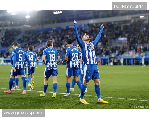 里昂大胜热刺五球狂潮友谊赛惊喜瞬间引发全场欢呼