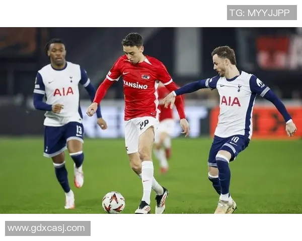 热刺小胜里昂乌龙球成比赛转折点引发全场沸腾 热刺小胜里昂乌龙球成比赛转折点引发全场沸腾