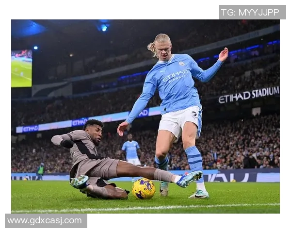 英超激战巴萨狂胜热刺五球引发争议判罚全场沸腾 英超激战巴萨狂胜热刺五球引发争议判罚全场沸腾